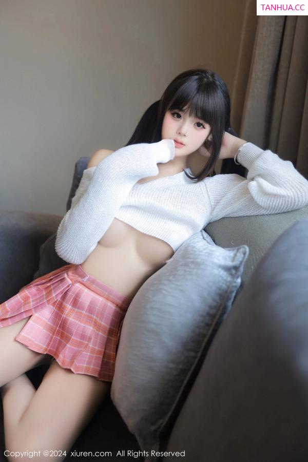   [XiuRen]高清写真图 2024.04.17 No.8404 徐若兮 新人美腿第11张图片